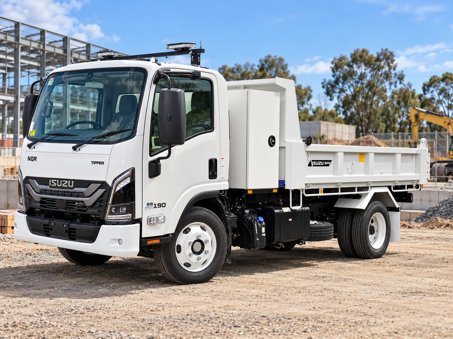 ISUZU NQR Tipper 2